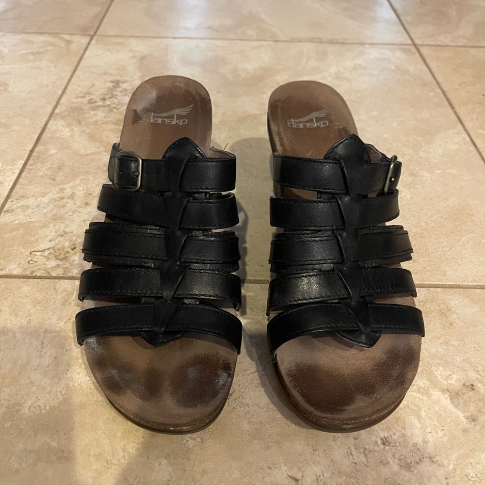 Dansko size 9 black sandals. Very comfortable.